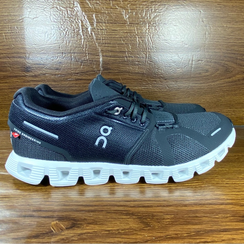 On Cloud women’s Shoe size 10
